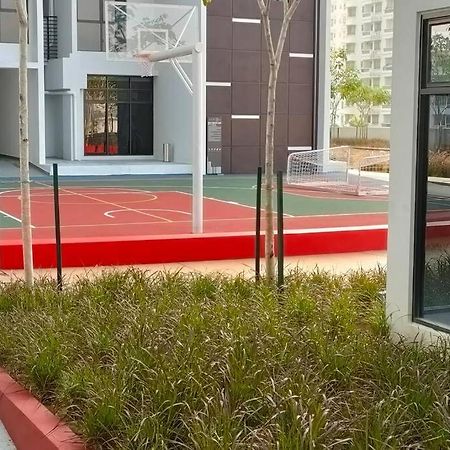 Astetica Pool & Lake View High Floor 100Mbps Wifi Netflix Seri Kembangan Εξωτερικό φωτογραφία