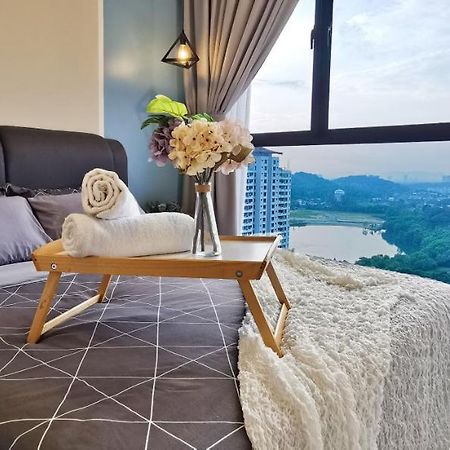 Astetica Pool & Lake View High Floor 100Mbps Wifi Netflix Seri Kembangan Εξωτερικό φωτογραφία
