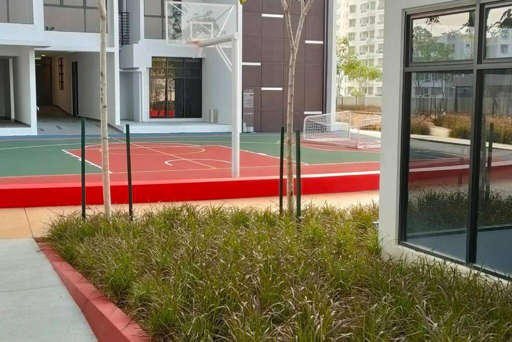 Astetica Pool & Lake View High Floor 100Mbps Wifi Netflix Seri Kembangan Εξωτερικό φωτογραφία