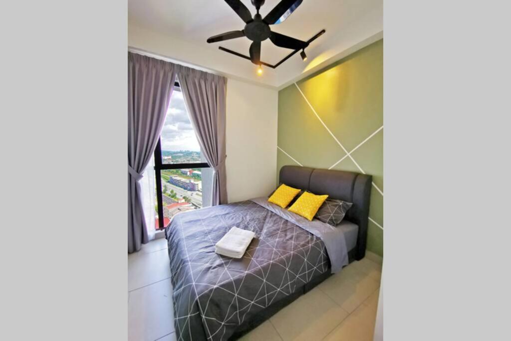 Astetica Pool & Lake View High Floor 100Mbps Wifi Netflix Seri Kembangan Εξωτερικό φωτογραφία
