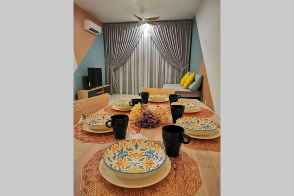 Astetica Pool & Lake View High Floor 100Mbps Wifi Netflix Seri Kembangan Εξωτερικό φωτογραφία