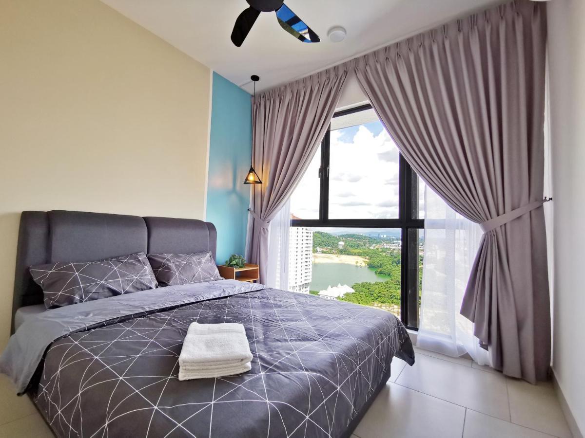 Astetica Pool & Lake View High Floor 100Mbps Wifi Netflix Seri Kembangan Εξωτερικό φωτογραφία