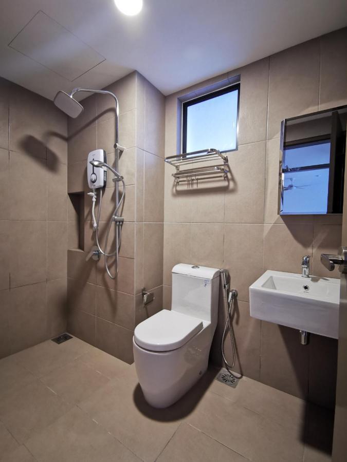 Astetica Pool & Lake View High Floor 100Mbps Wifi Netflix Seri Kembangan Εξωτερικό φωτογραφία