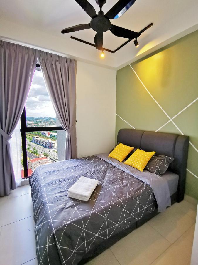 Astetica Pool & Lake View High Floor 100Mbps Wifi Netflix Seri Kembangan Εξωτερικό φωτογραφία