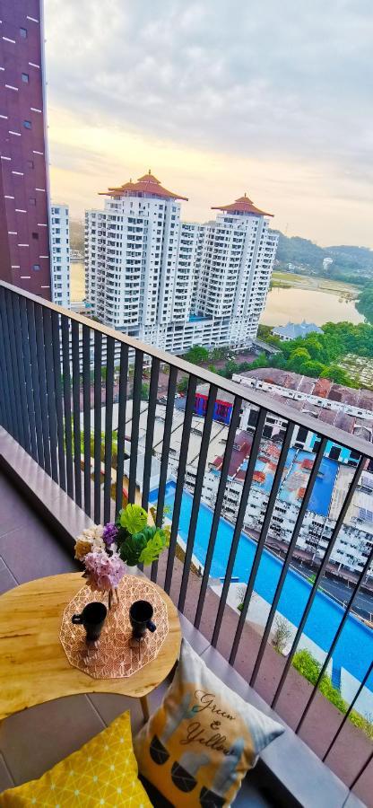 Astetica Pool & Lake View High Floor 100Mbps Wifi Netflix Seri Kembangan Εξωτερικό φωτογραφία