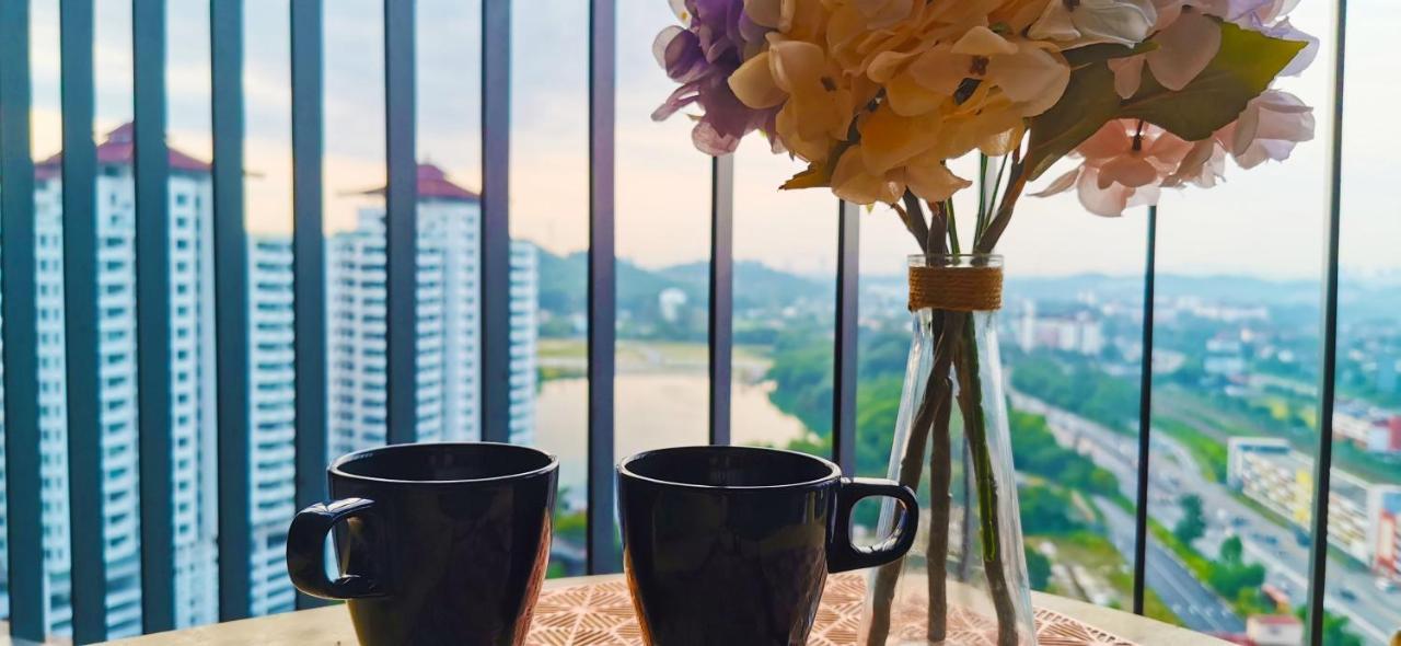 Astetica Pool & Lake View High Floor 100Mbps Wifi Netflix Seri Kembangan Εξωτερικό φωτογραφία