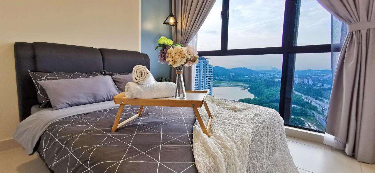 Astetica Pool & Lake View High Floor 100Mbps Wifi Netflix Seri Kembangan Εξωτερικό φωτογραφία