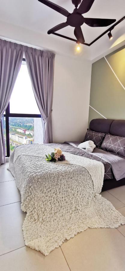 Astetica Pool & Lake View High Floor 100Mbps Wifi Netflix Seri Kembangan Εξωτερικό φωτογραφία